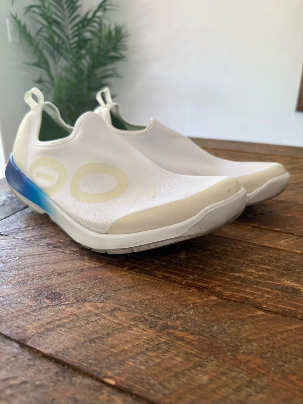 Men’s White Slip-On Athletic Shoes with Blue Accent (Size 10)